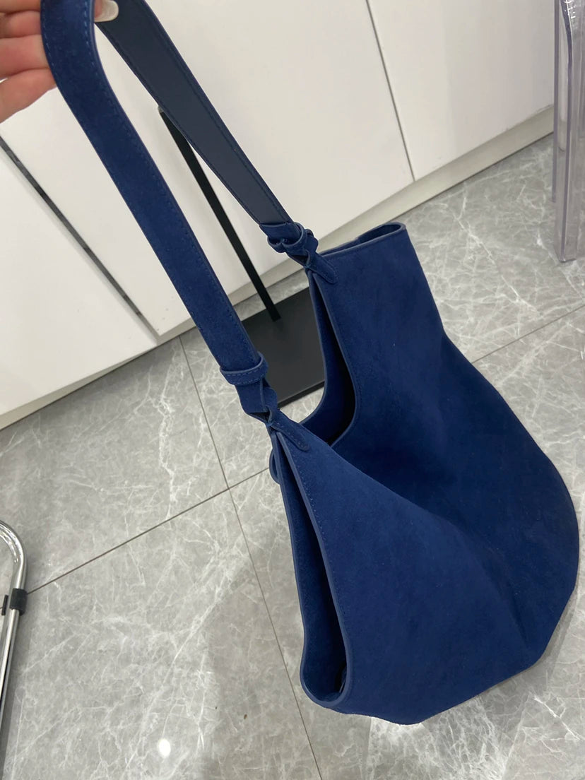 2023 Autumn and Winter Handbag Genuine Leather Dumpling Bucket Bag Niche Shoulder Tote