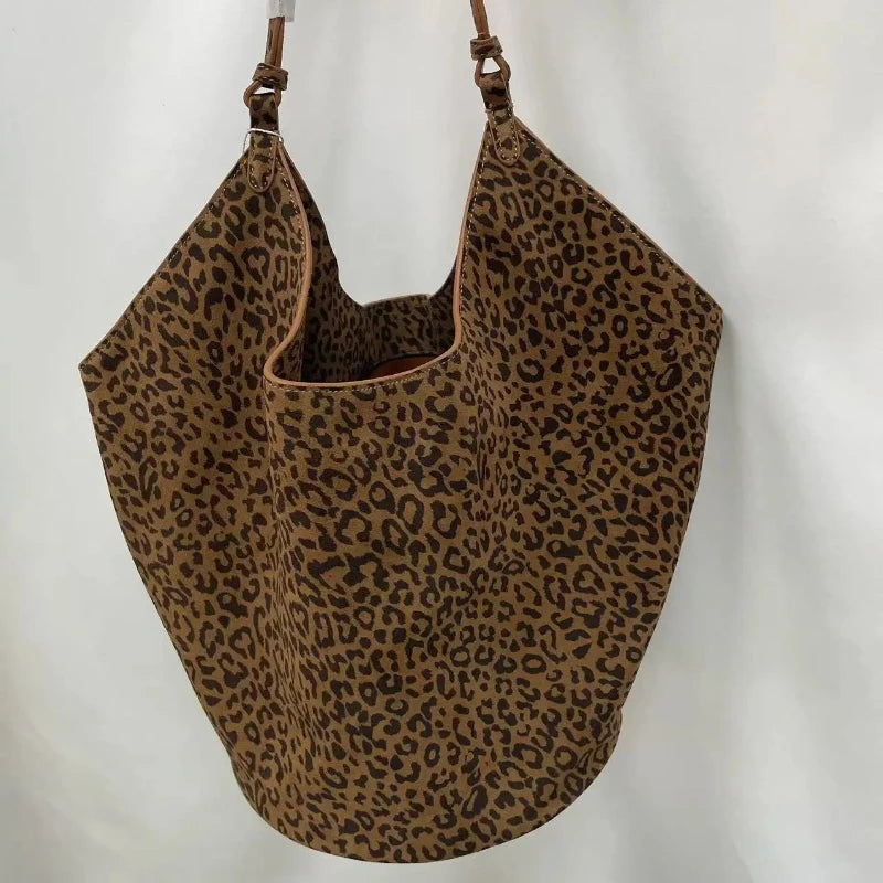 2023 Autumn and Winter Handbag Genuine Leather Dumpling Bucket Bag Niche Shoulder Tote