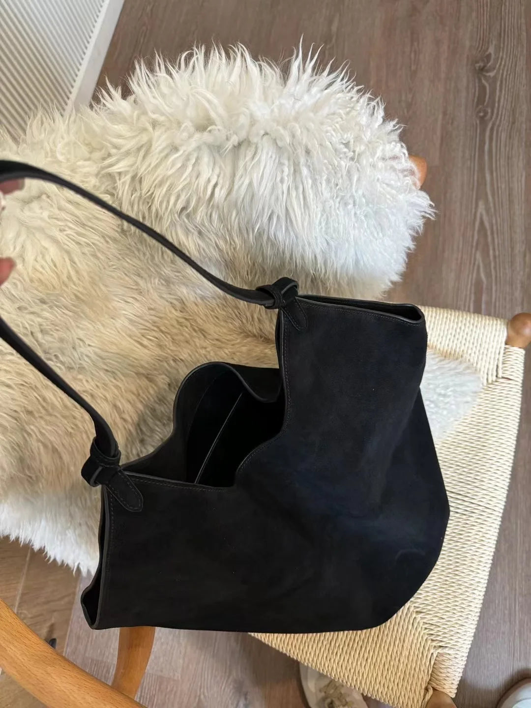 2023 Autumn and Winter Handbag Genuine Leather Dumpling Bucket Bag Niche Shoulder Tote