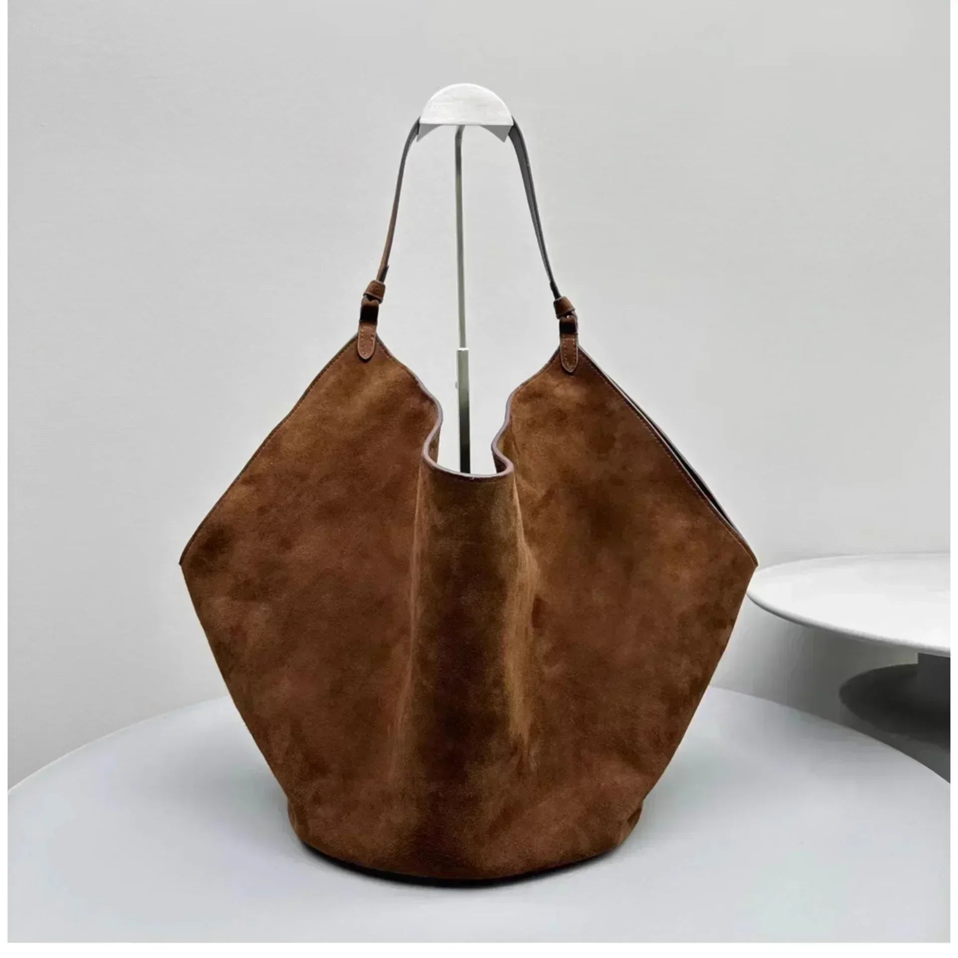 2023 Autumn and Winter Handbag Genuine Leather Dumpling Bucket Bag Niche Shoulder Tote