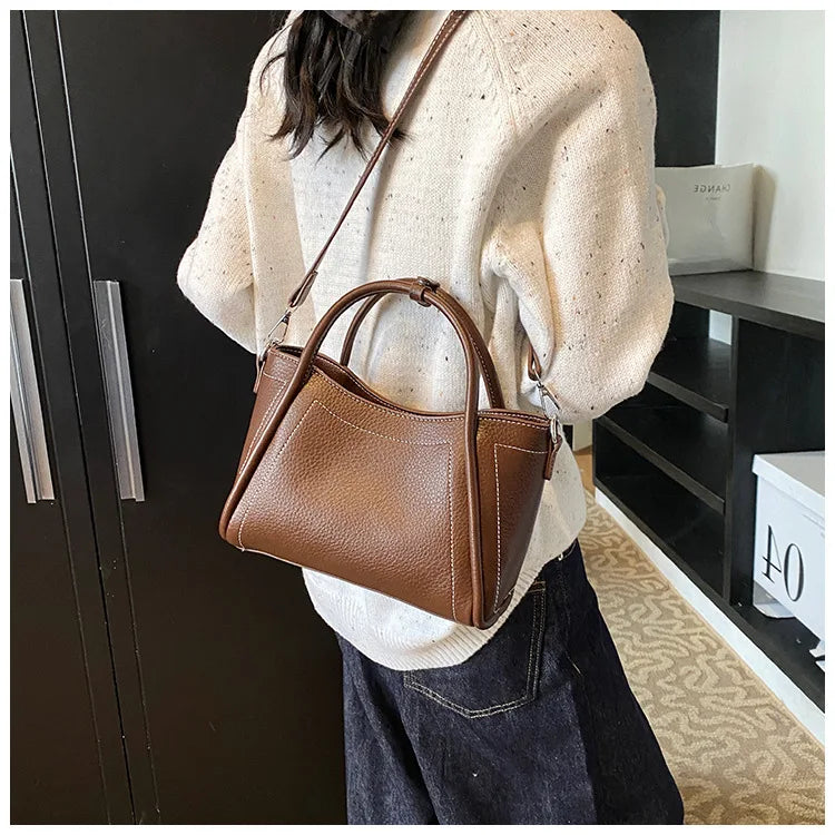 2025 new style large-capacity high-end PU messenger bag for daily commuting, soft leather wing bag for women