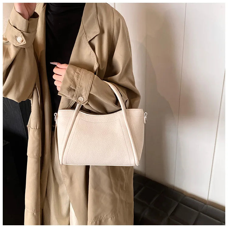 2025 new style large-capacity high-end PU messenger bag for daily commuting, soft leather wing bag for women