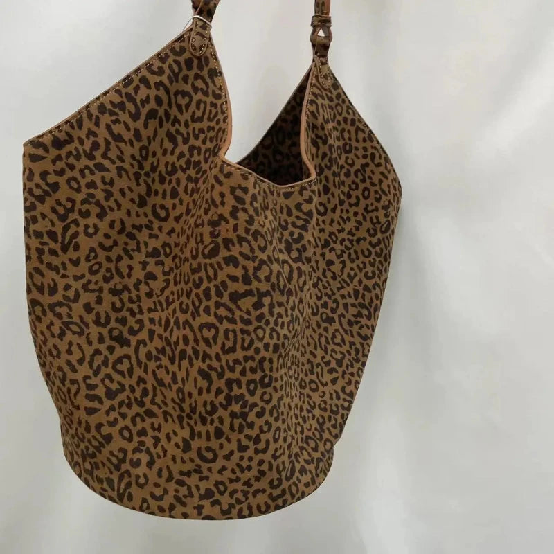 2023 Autumn and Winter Handbag Genuine Leather Dumpling Bucket Bag Niche Shoulder Tote