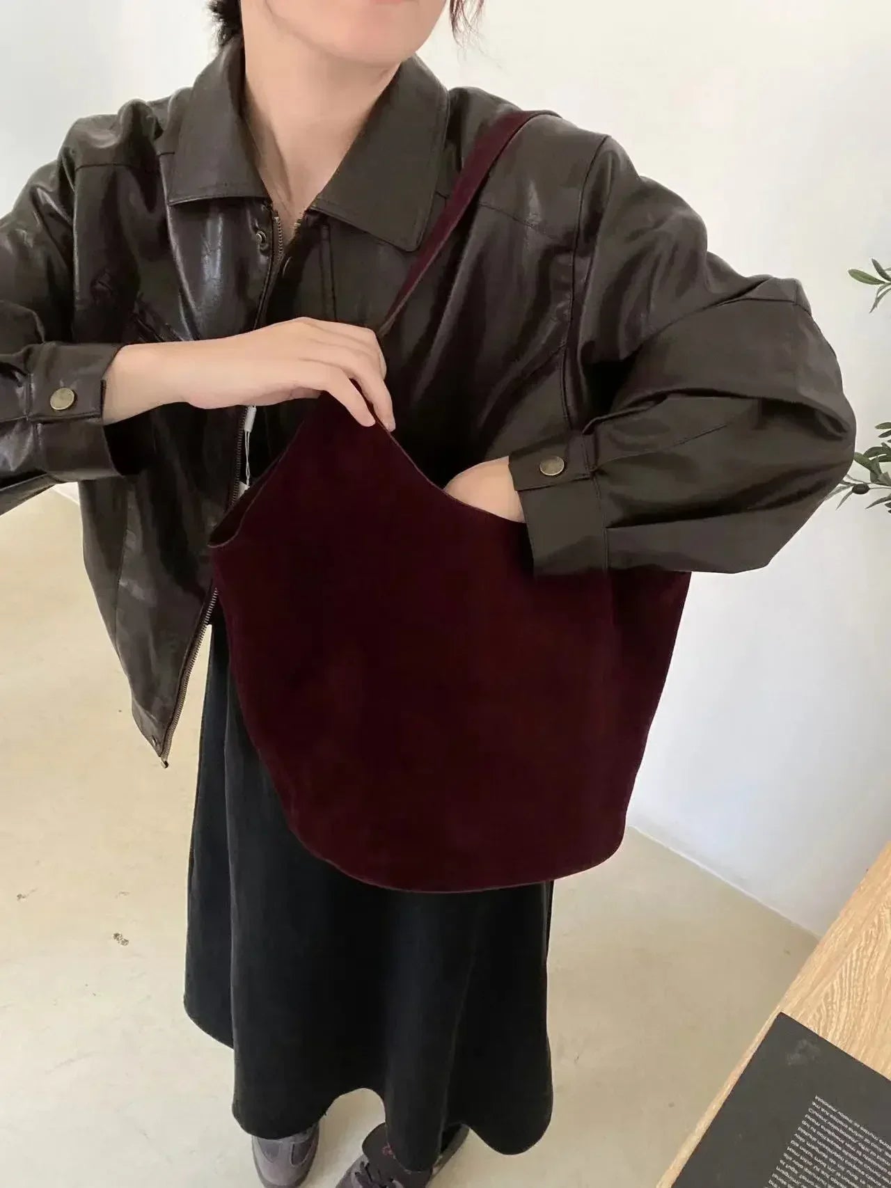 2023 Autumn and Winter Handbag Genuine Leather Dumpling Bucket Bag Niche Shoulder Tote