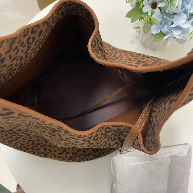 2023 Autumn and Winter Handbag Genuine Leather Dumpling Bucket Bag Niche Shoulder Tote