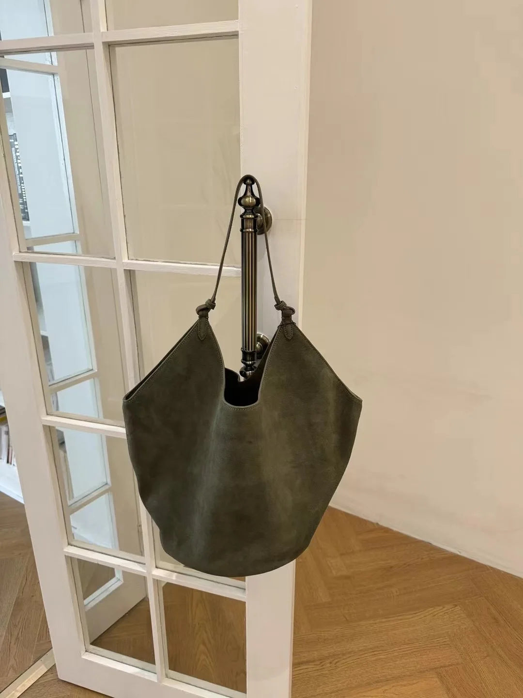2023 Autumn and Winter Handbag Genuine Leather Dumpling Bucket Bag Niche Shoulder Tote