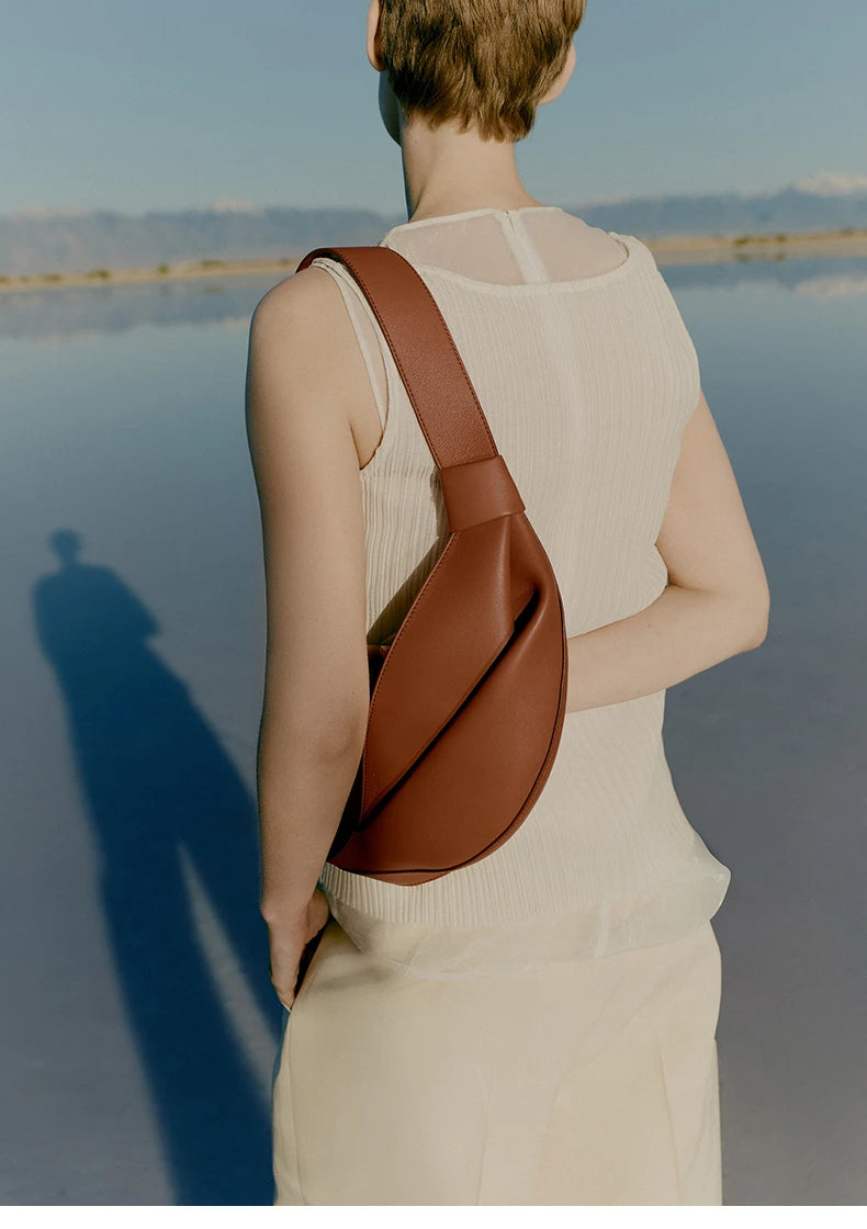 New large capacity pillow shaped personalized niche travel smooth cowhide crossbody bag