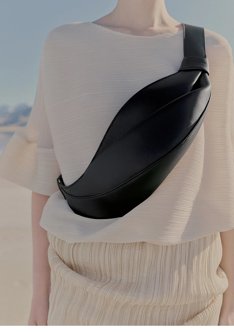 New large capacity pillow shaped personalized niche travel smooth cowhide crossbody bag